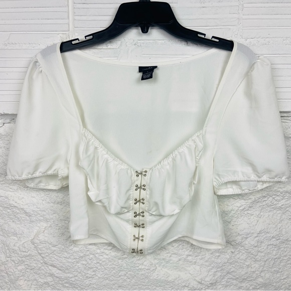 Rue21 Tops - NWOT RUE 21 white corset front puff sleeve cropped shirt size large
